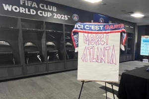 晋级四强！巴黎在更衣室留下球队围巾和“感谢亚特兰大”文字