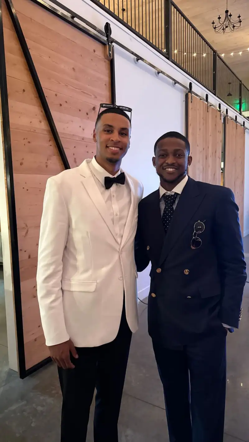 开云官网-老队友！福克斯更新ins，晒出与国王前队友基根-默里的合影