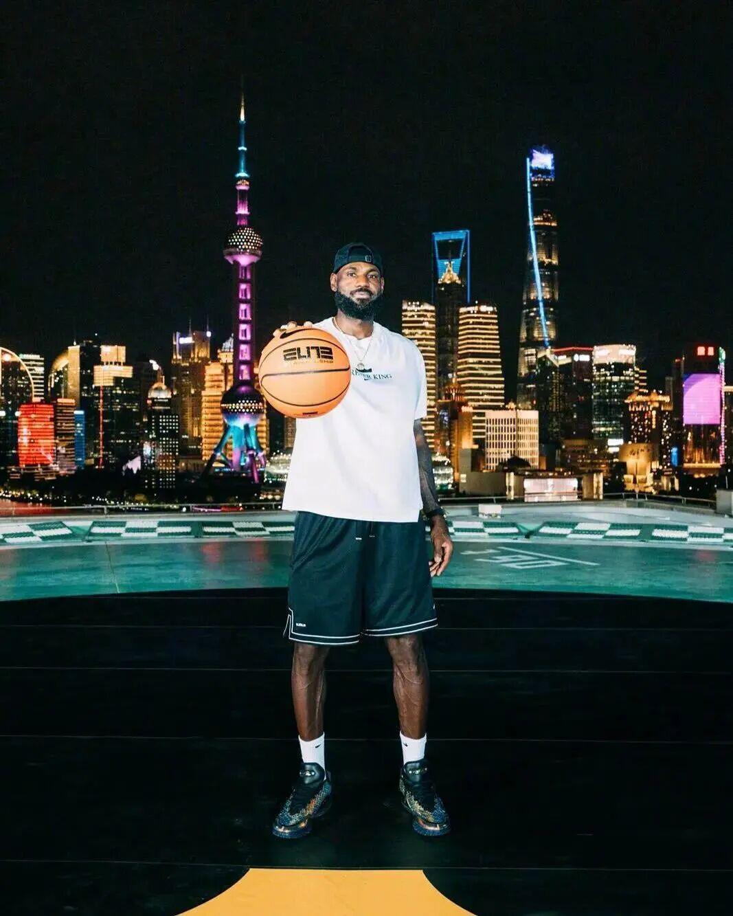 开云APP-詹姆斯中国行，谁是赢家？